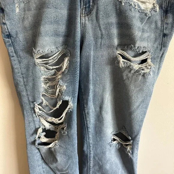 AE Ripped Relaxed Mom Jean - Picture 7 of 14